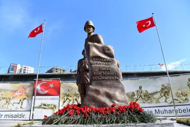 Beylikdüzü Belediye Meclisi üyeleri ve vatandaşlar şehitler için yürüdü Beylikdüzü Belediye Meclisi üyeleri ve vatandaşlar şehitler için yürüdü