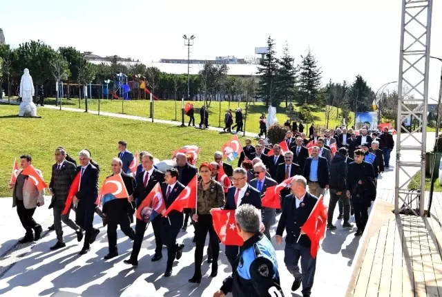 Beylikdüzü Belediye Meclisi üyeleri ve vatandaşlar şehitler için yürüdü Beylikdüzü Belediye Meclisi üyeleri ve vatandaşlar şehitler için yürüdü