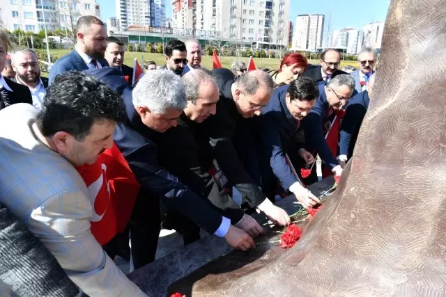 Beylikdüzü Belediye Meclisi üyeleri ve vatandaşlar şehitler için yürüdü Beylikdüzü Belediye Meclisi üyeleri ve vatandaşlar şehitler için yürüdü