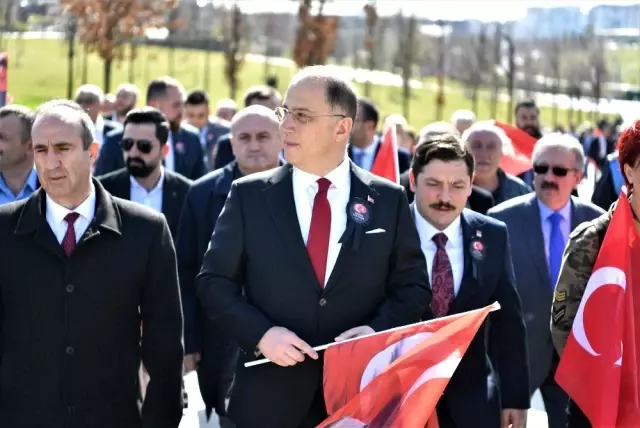 Beylikdüzü Belediye Meclisi üyeleri ve vatandaşlar şehitler için yürüdü Beylikdüzü Belediye Meclisi üyeleri ve vatandaşlar şehitler için yürüdü