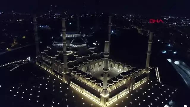 Çamlıca camii fetih suresi okunurken havadan görüntülendi Çamlıca camii fetih suresi okunurken havadan görüntülendi