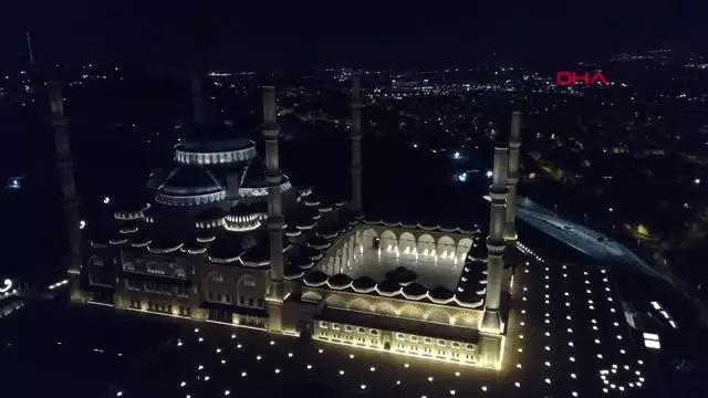 Çamlıca camii fetih suresi okunurken havadan görüntülendi Çamlıca camii fetih suresi okunurken havadan görüntülendi