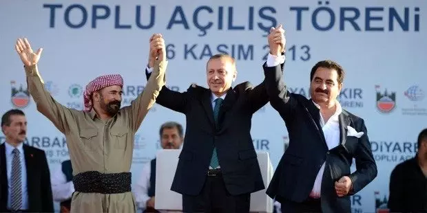 Erdoğan ve Tatlıses'le el ele poz veren Şivan Perwer: Pişman değilim Erdoğan ve Tatlıses'le el ele poz veren Şivan Perwer: Pişman değilim