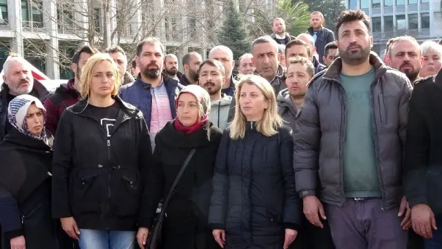 İBB'de işten çıkarılan işçiler İdlib şehitlerini andı İBB'de işten çıkarılan işçiler İdlib şehitlerini andı