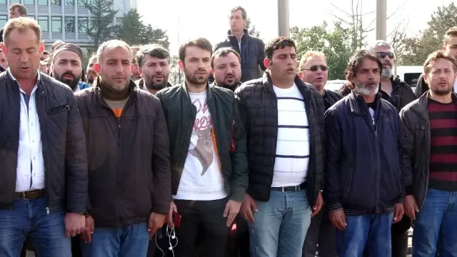 İBB'de işten çıkarılan işçiler İdlib şehitlerini andı İBB'de işten çıkarılan işçiler İdlib şehitlerini andı