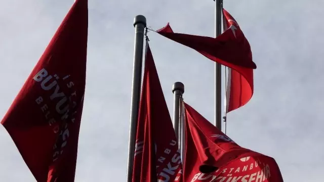 İBB'de işten çıkarılan işçiler İdlib şehitlerini andı İBB'de işten çıkarılan işçiler İdlib şehitlerini andı