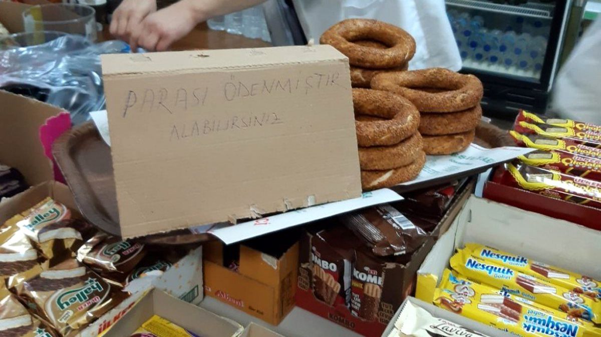 Öğrenciler okul kantininde 'askıda simit' uygulaması başlattı