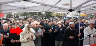 Süleyman Şahin: Şehit cenazesine İYİ Partili vekilin fotoğraf çektirme merakı damga vurdu Süleyman Şahin: Şehit cenazesine İYİ Partili vekilin fotoğraf çektirme merakı damga vurdu