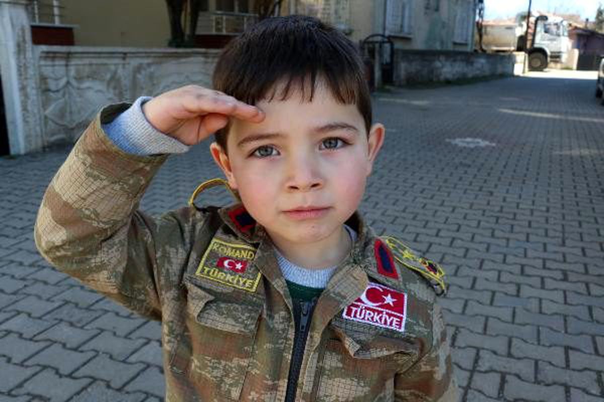 İdlib şehidinin 5 yaşındaki yeğeni: Asker pilot olacağım çünkü dayımın ölmesine izin veremem