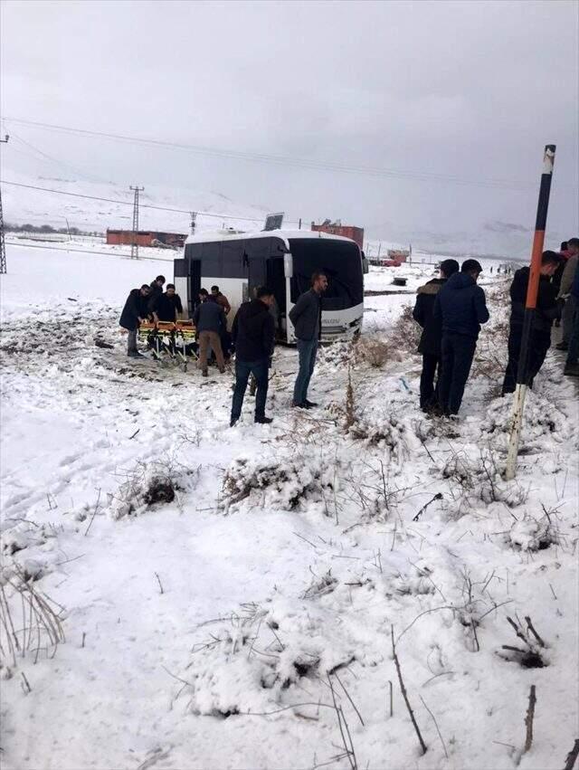 Son dakika: Gürbulak sınır kapısında teröristlerin gerçekleştirdiği roketli saldırıdan ilk görüntüler geldi.