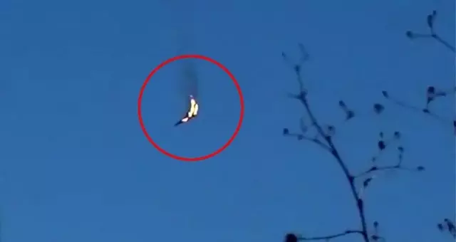 Türk jetlerinin vurduğu Esed savaş uçaklarının en net düşme görüntüsü