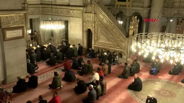 Türk ordusunun başarısı için tüm camilerde fetih suresi okundu Türk ordusunun başarısı için tüm camilerde fetih suresi okundu