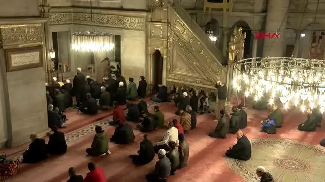 Türk ordusunun başarısı için tüm camilerde fetih suresi okundu Türk ordusunun başarısı için tüm camilerde fetih suresi okundu