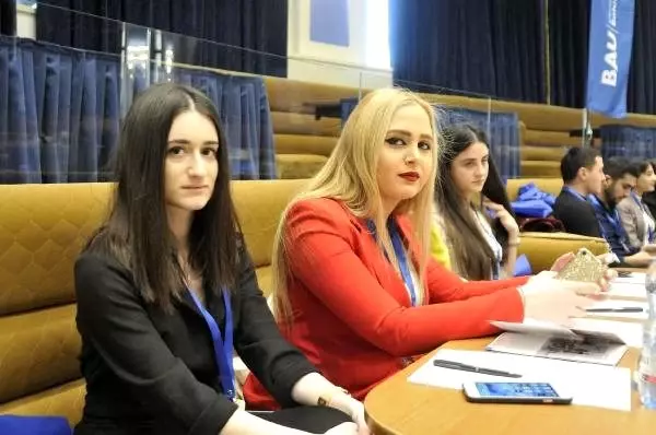 Türk ve Gürcü akademisyenler 'HIV ve AIDS'e karşı öğrencileri biliçlendirdi Türk ve Gürcü akademisyenler 'HIV ve AIDS'e karşı öğrencileri biliçlendirdi