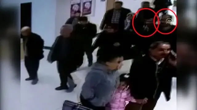 'Yankesicilik' şüphelisi iki kişi tutuklandı 'Yankesicilik' şüphelisi iki kişi tutuklandı