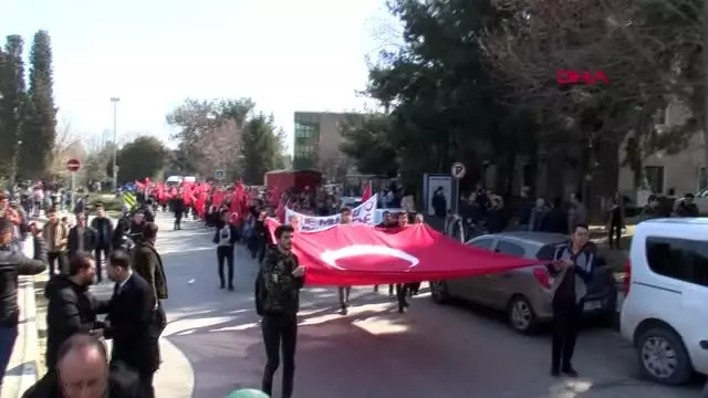 Yıldız teknik üniversitesi öğrencileri şehitler için yürüdü Yıldız teknik üniversitesi öğrencileri şehitler için yürüdü