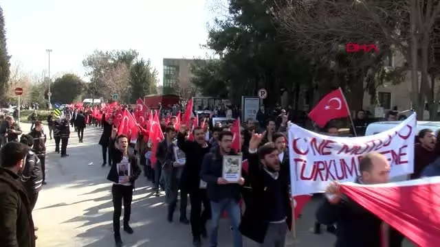 Yıldız teknik üniversitesi öğrencileri şehitler için yürüdü