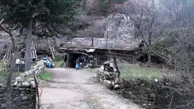 200 yıllık değirmen geleneksel yöntemlerle un öğütüyor