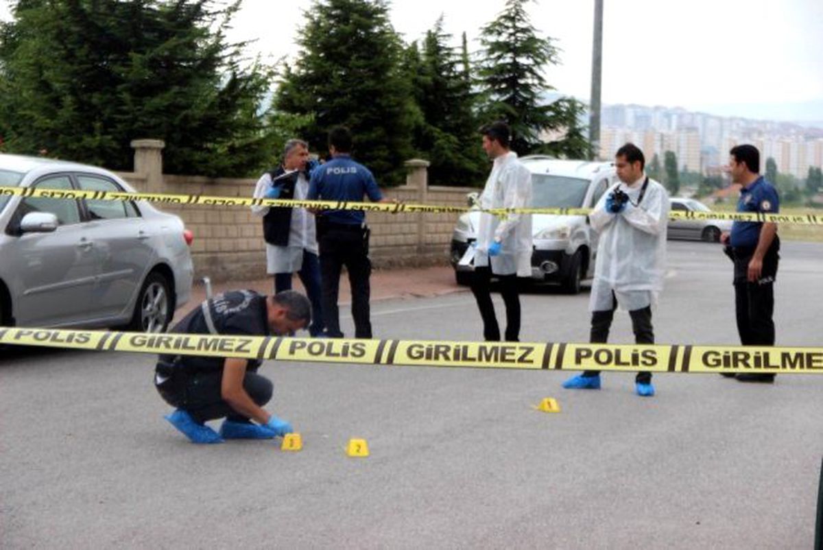Alacak kavgasına karışan amca ve yeğeni öldürüldü
