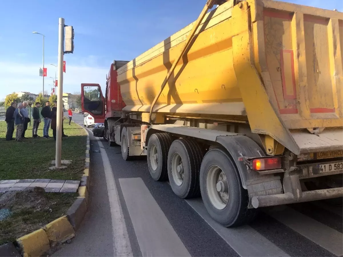 Alapli Da Kamyonet Otomobille Carpisti 1 Yarali Haberler