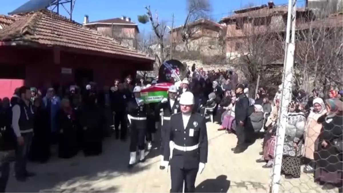 Ankara Da Vefat Eden Polis Memuru Boyabat Ta Topraga Verildi Haberler Com Guncel