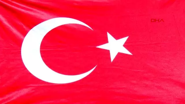 Antalya şehitler için dağa çıkıp türk bayrağı diktiler Antalya şehitler için dağa çıkıp türk bayrağı diktiler