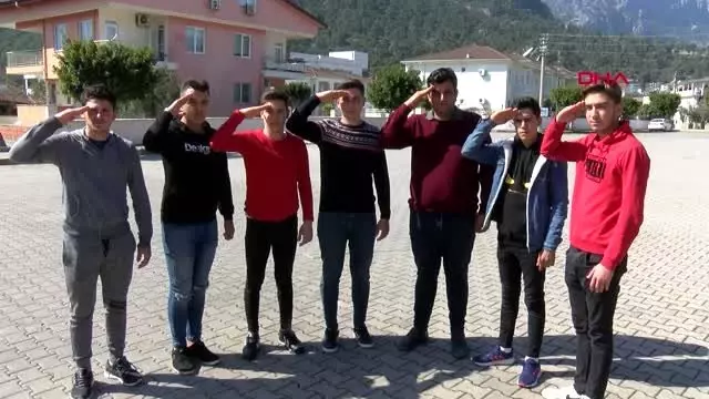 Antalya şehitler için dağa çıkıp türk bayrağı diktiler Antalya şehitler için dağa çıkıp türk bayrağı diktiler