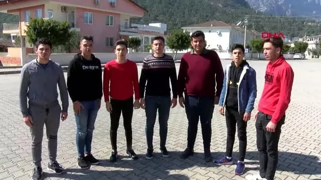 Antalya şehitler için dağa çıkıp türk bayrağı diktiler Antalya şehitler için dağa çıkıp türk bayrağı diktiler