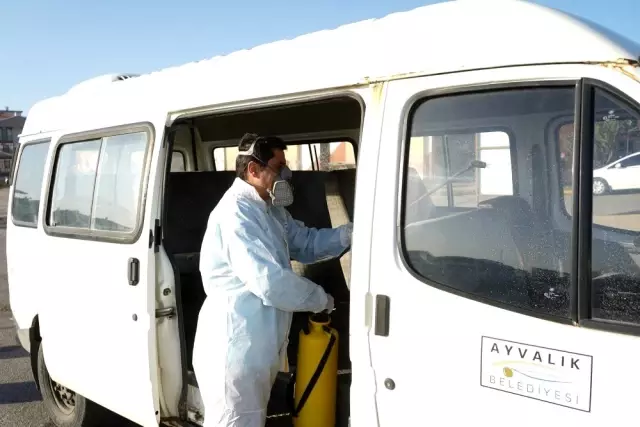 Ayvalık Belediyesi araçlarına 'Korona Virüs' dezenfektesi Ayvalık Belediyesi araçlarına 'Korona Virüs' dezenfektesi