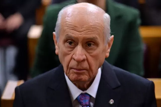 Bahceli Gorev Dussun Ihtiyac Olsun Bayragimi Alir Silahimi Kusanir Besmelemi Ceker Kosa Kosa Hatay