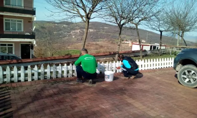 Başiskele'de park ve bahçelerde mıntıka temizliği devam ediyor Başiskele'de park ve bahçelerde mıntıka temizliği devam ediyor