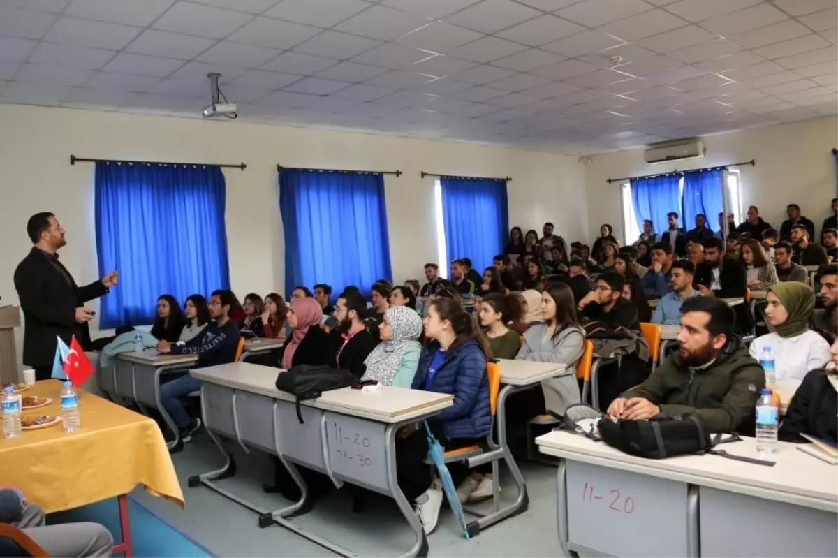Biyomedikal uzmanlarından öğrencilere seminer