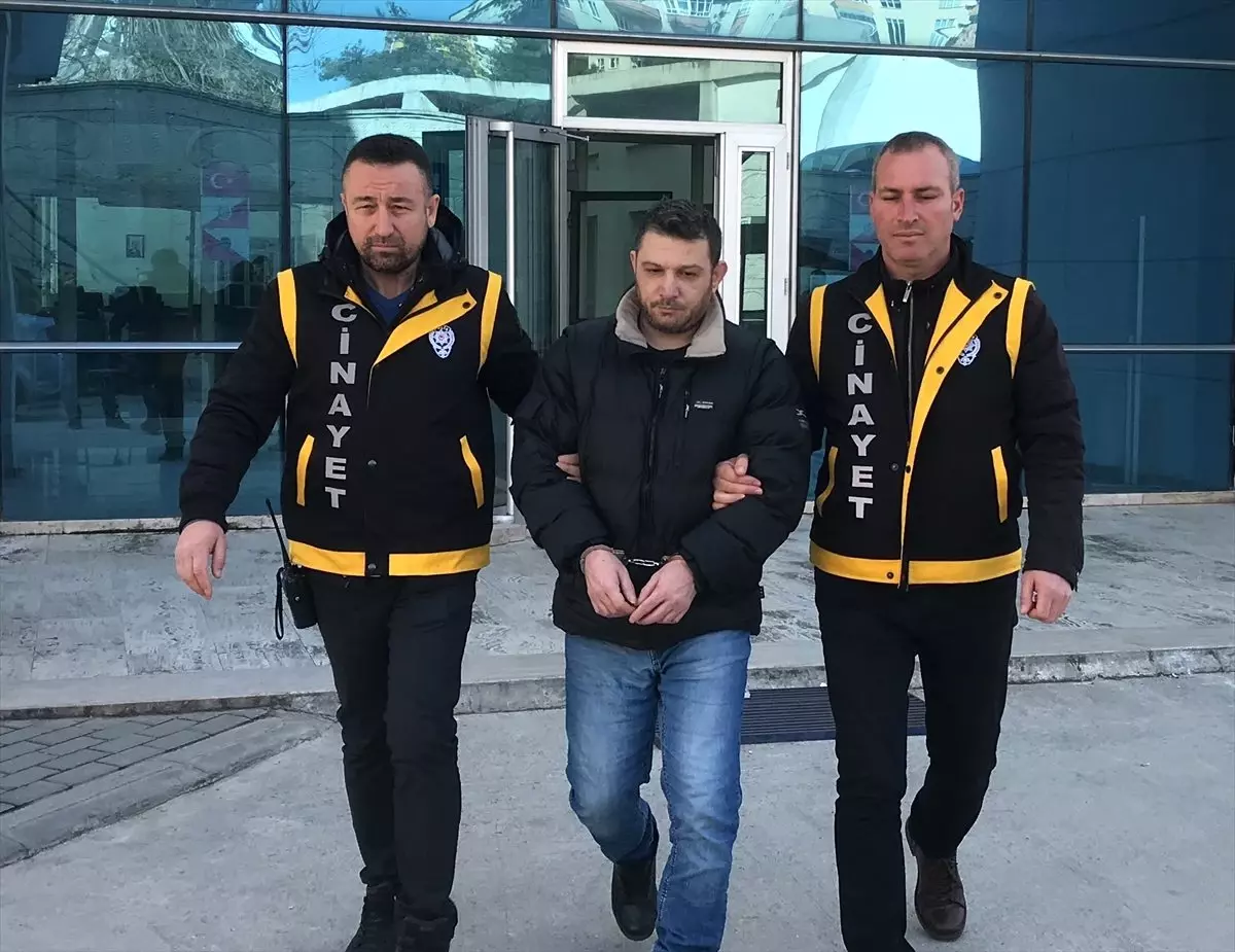 Bursa Da Esini Bicaklayarak Oldurdugu Iddia Edilen Kisi Tutuklandi Bursa
