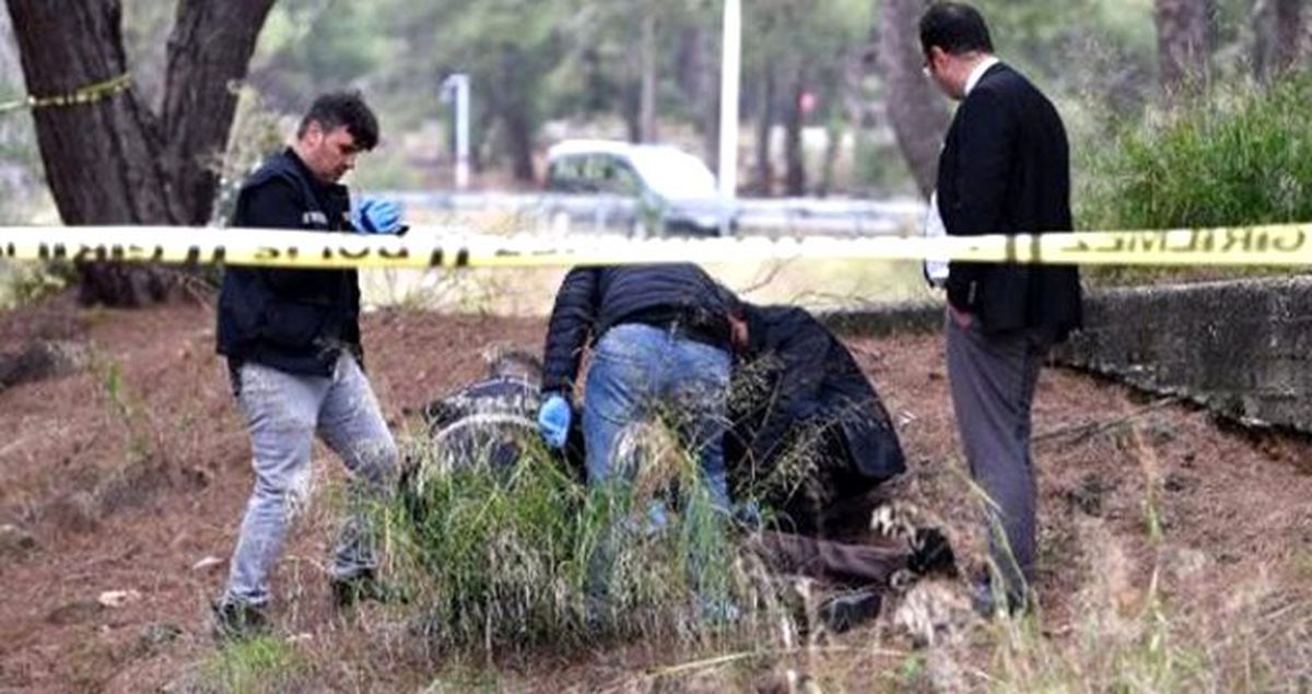 Davası devam eden kuyumcu, kendini iple ağaca astı