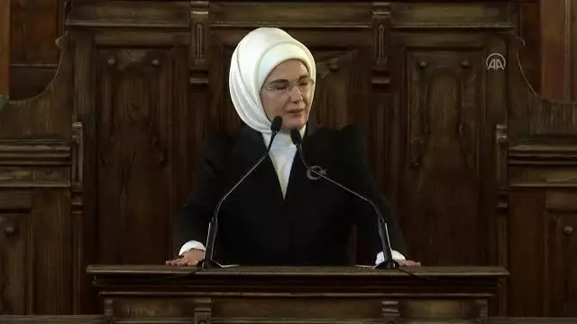 Emine Erdoğan, Milli Egemenliğin 100. Yılında Türk Kadını Özel Oturumu nda konuştu (3)