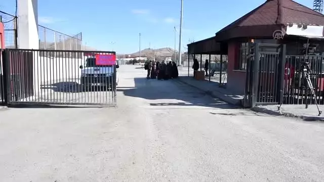 Gürbulak Sınır Kapısı'nda kurulan sahra hastanesinde çadır sayısı 14'e yükseltildi
