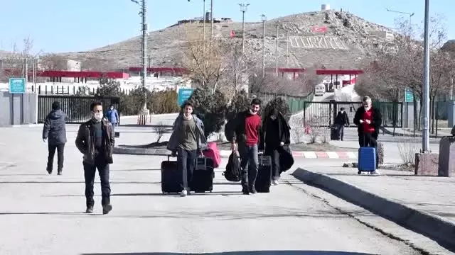 Gürbulak Sınır Kapısı'nda kurulan sahra hastanesinde çadır sayısı 14'e yükseltildi