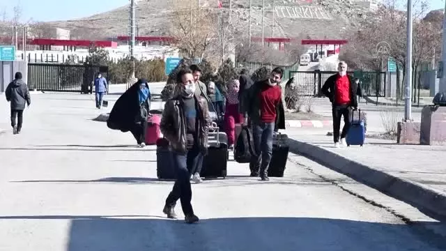 Gürbulak Sınır Kapısı'nda kurulan sahra hastanesinde çadır sayısı 14'e yükseltildi