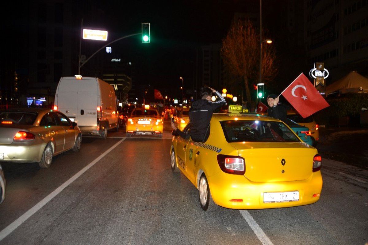 İstanbullu taksicilerden İdlib'e destek konvoyu