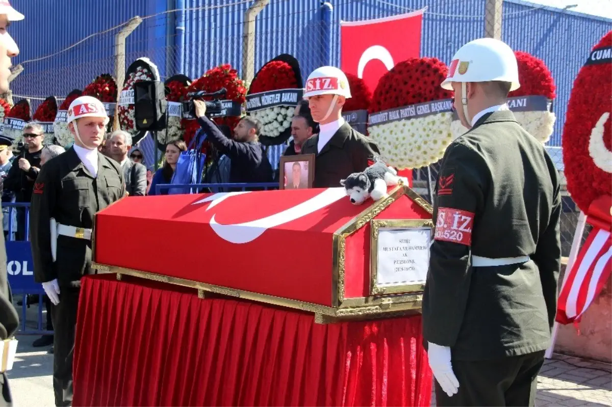 İzmirliler şehidini uğurladı