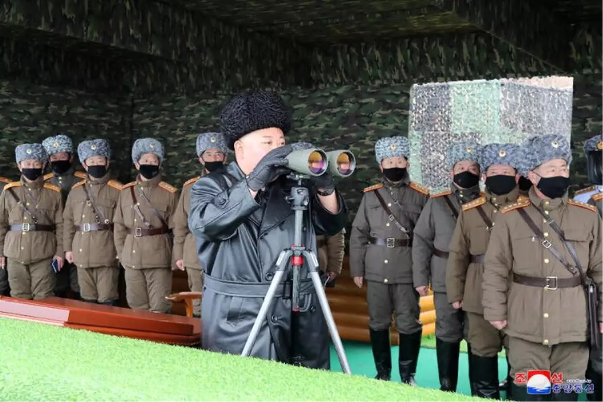Kim Jong-un, karizmayı çizdirmemek için maske takmadı