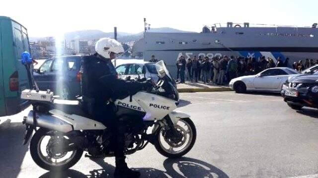 Midilli Adası'nda göçmenlerle Yunan polisi arasında gerginlik yaşandı