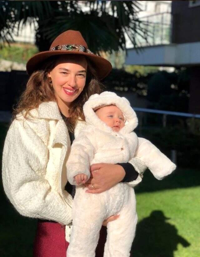 Mülteci çocukların yaşadığı dramı gören oyuncu Seda Bakan, sütten kesildi