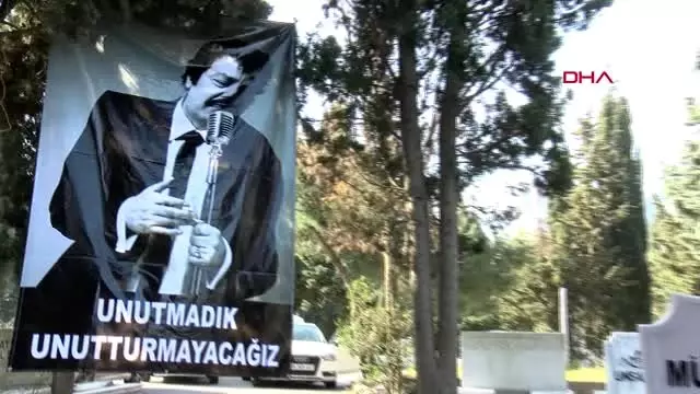 Müslüm gürses mezarı başında anıldıd Müslüm gürses mezarı başında anıldıd