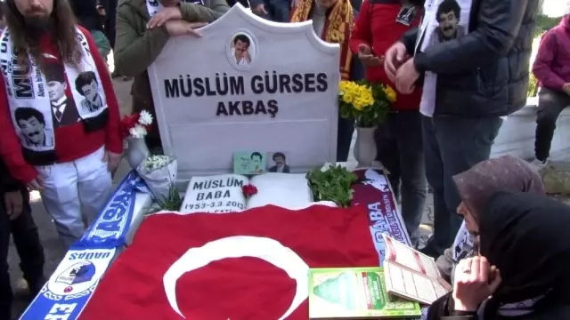 Müslüm Gürses vefatının 7. yılında mezarı başında anıldı Müslüm Gürses vefatının 7. yılında mezarı başında anıldı