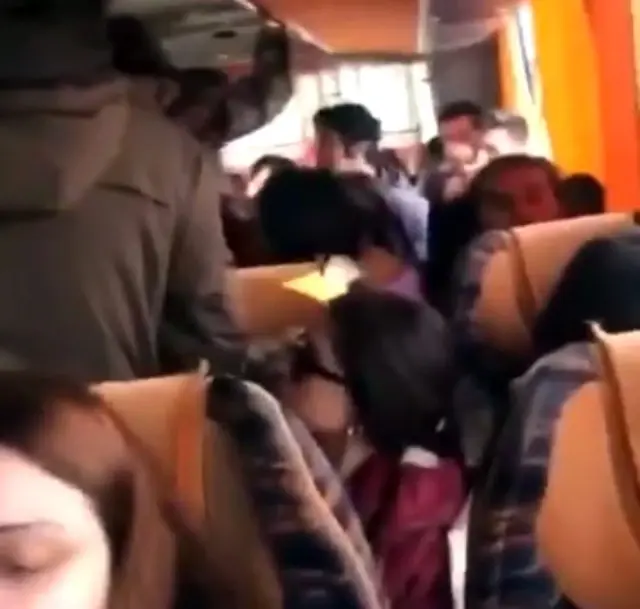 Otobuste Ogrenciler Ile Gorevlinin Fazla Ucret Tartismasi Kamerada Haberler