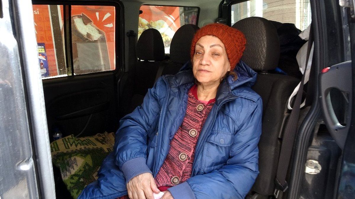 (Özel)Kağıthane'deki yangında 4'üncü kattan atlayarak kurtulan kadın o anları anlattı