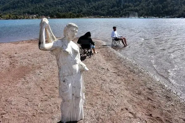 Prenses heykelinin bakımsız hali yürek burkuyor