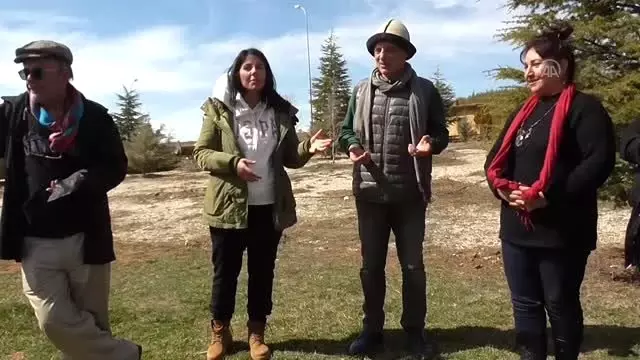 Sanatçıların köyünde Müslüm Gürses için çınar fidanı dikildi Sanatçıların köyünde Müslüm Gürses için çınar fidanı dikildi