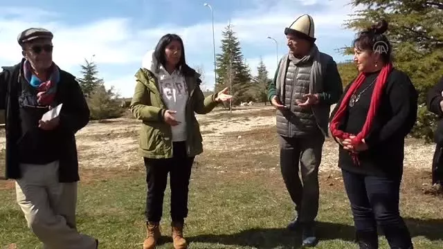 Sanatçıların köyünde Müslüm Gürses için çınar fidanı dikildi Sanatçıların köyünde Müslüm Gürses için çınar fidanı dikildi